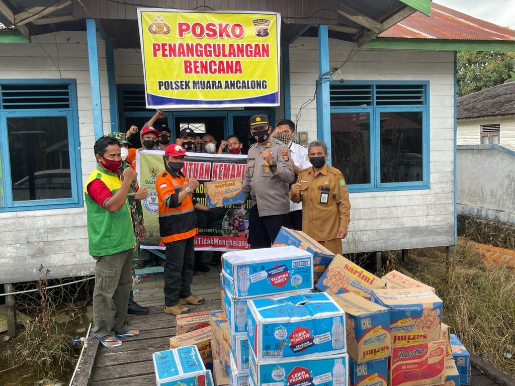 Berikan Bantuan Kepada Warga Terdampak Banjir, Kapolsek Muara Ancalong Turun Langsung ke Posko 7 1