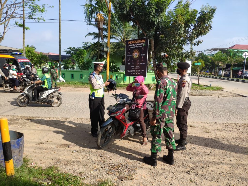 Masih Temukan Pelanggar Prokes, Polres Kutim Himbau Pengendara Gunakan Masker WhatsApp Image 2021 06 03 at 14.19.59
