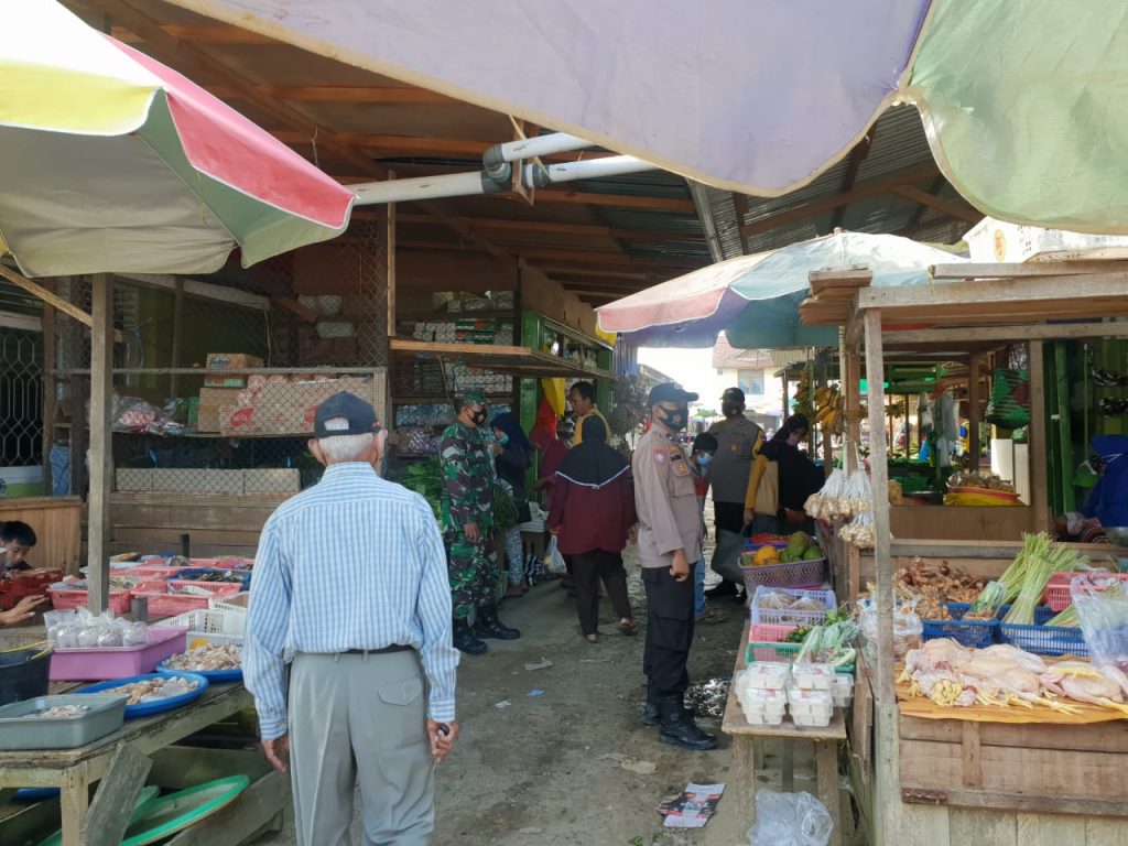 Polsek Sanga-sanga Laksanakan Patroli Ke Tempat Keramaian dan Pusat Perbelanjaan WhatsApp Image 2021 06 04 at 10.27.18