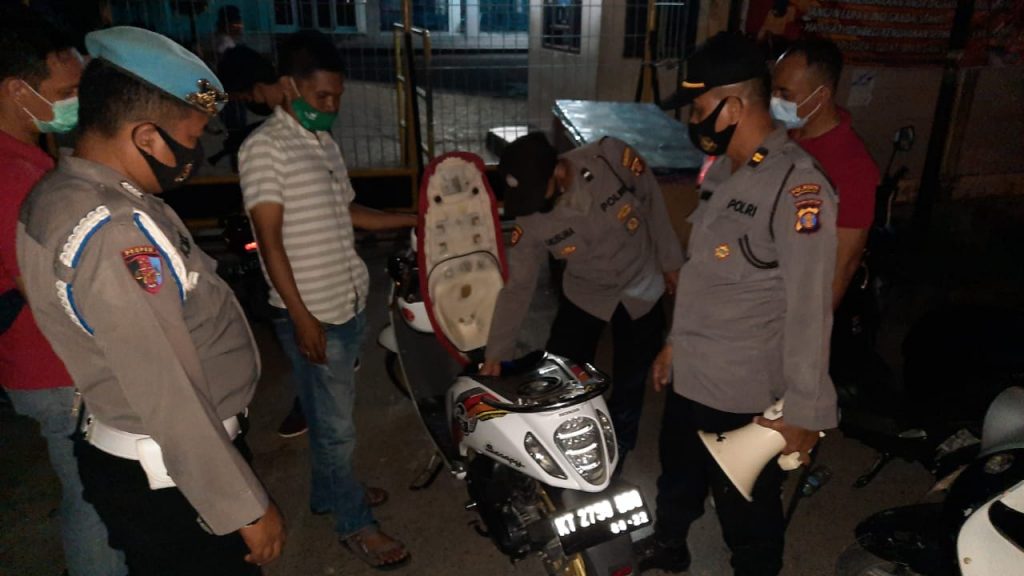 Jaga Situasi Kamtibmas, Polsek Kawasan Pelabuhan Samarinda Laksanakan Operasi Cipta Kondisi WhatsApp Image 2021 06 07 at 09.44.34