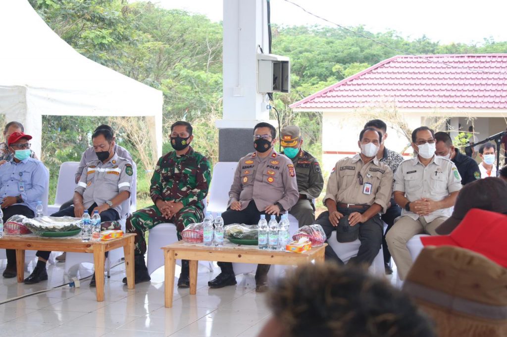 Wakapolres Kukar Dampingi Kunjungan Kerja Gubernur Kaltim di Desa Jonggon WhatsApp Image 2021 06 11 at 10.22.30