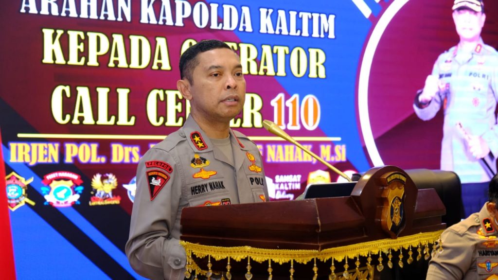 Jelang Peluncuran, Kapolda Kaltim Berikan Arahan Kepada Operator Call Center 110 WhatsApp Image 2021 06 15 at 10.12.10 1