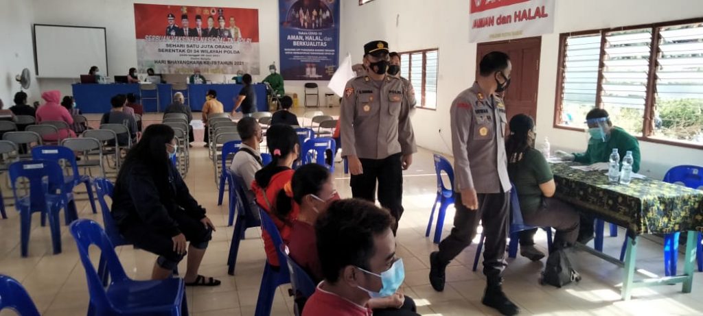 Kapolres Kubar Cek Langsung Kegiatan Vaksinasi Massal di Tiga Kecamatan WhatsApp Image 2021 06 26 at 13.51.05