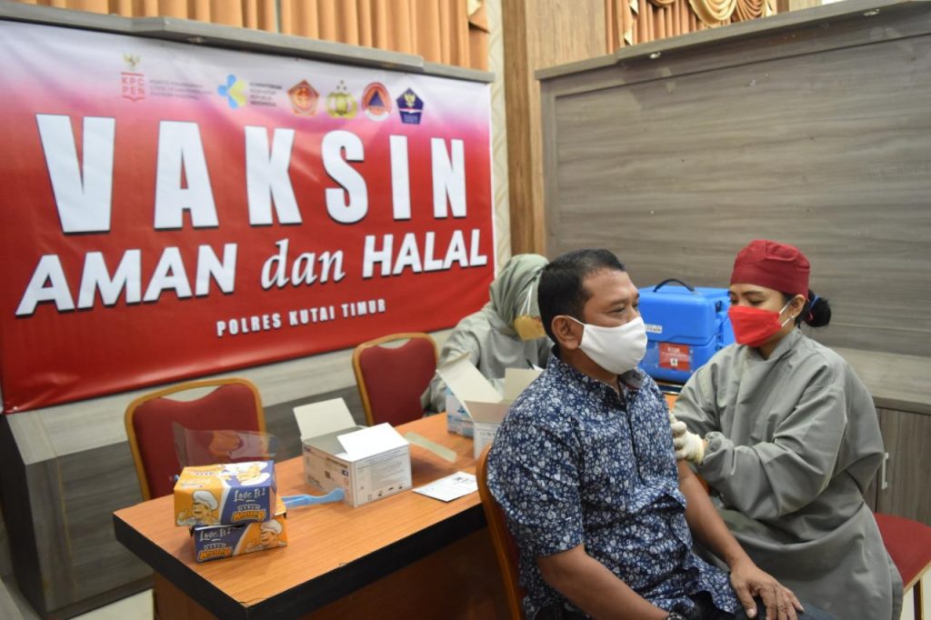 Semarak Hari Bhayangkara Ke-75, Polres Kutim Gelar Vaksinasi Massal WhatsApp Image 2021 06 27 at 13.58.27