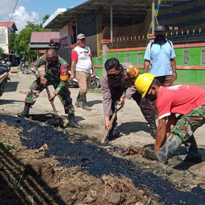 Mempererat Kebersamaan, TNI-Polri di Samarinda Kerja Bakti Bersama Warga smd 2