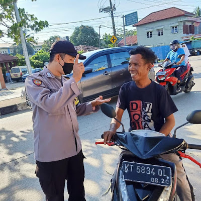 Cegah Penyebaran Covid-19 di Samarinda, Polisi Berikan Teguran Kepada Pelanggar Prokes smd2