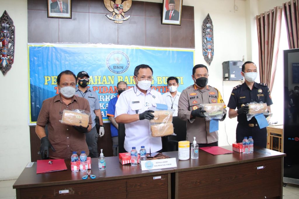 5 Paket Ganja Seberat 4,44 Kg Bruto Dimusnahkan di BNN Provinsi Kaltim 1 11