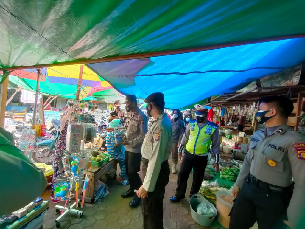 Tindaklanjuti Instruksi Kemendagri, Polres Kutim Sosialisasikan PPKM Level 4 kepada Masyarakat 2 12