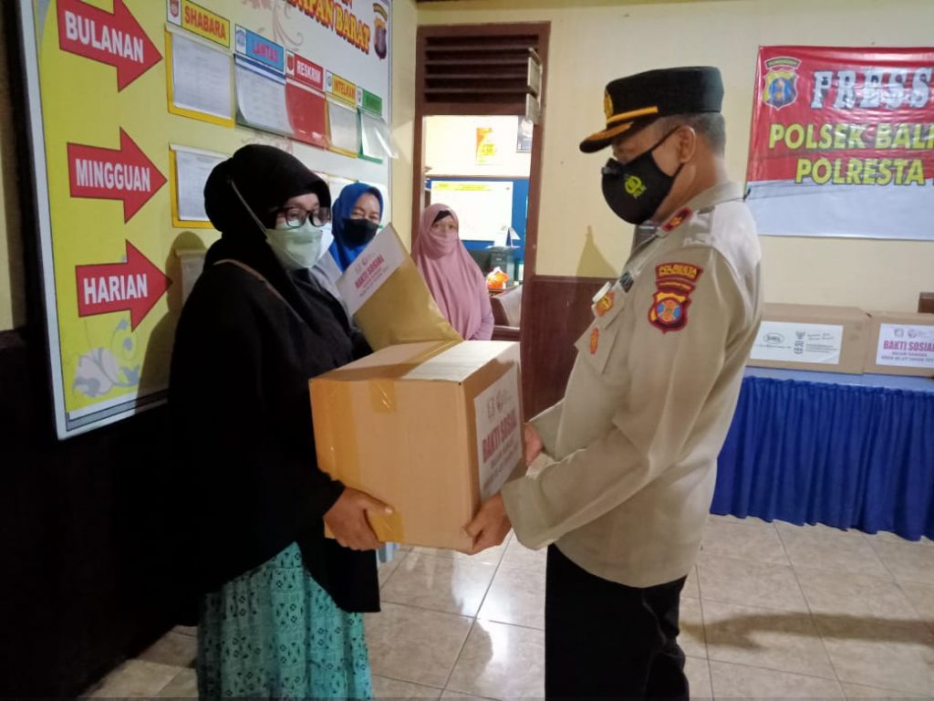 Sejumlah Warakawuri Terima Tali Asih dari Kapolsek Balikpapan Barat 2 2