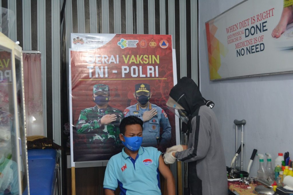 Dalam Rangka Bhakti Kesehatan TNI – Polri Untuk Negeri, Polres Paser Gelar Vaksinasi Massal Tahap Pertama 3 10