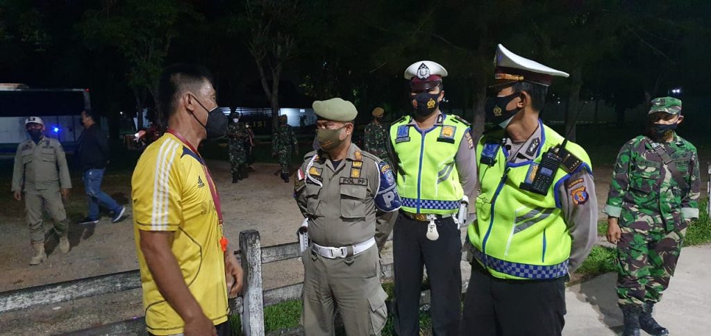 Cegah Penyebaran Covid-19, Polres Bontang Bersama Aparat Gabungan Laksanakan Patroli Gabungan KRYD 4 3
