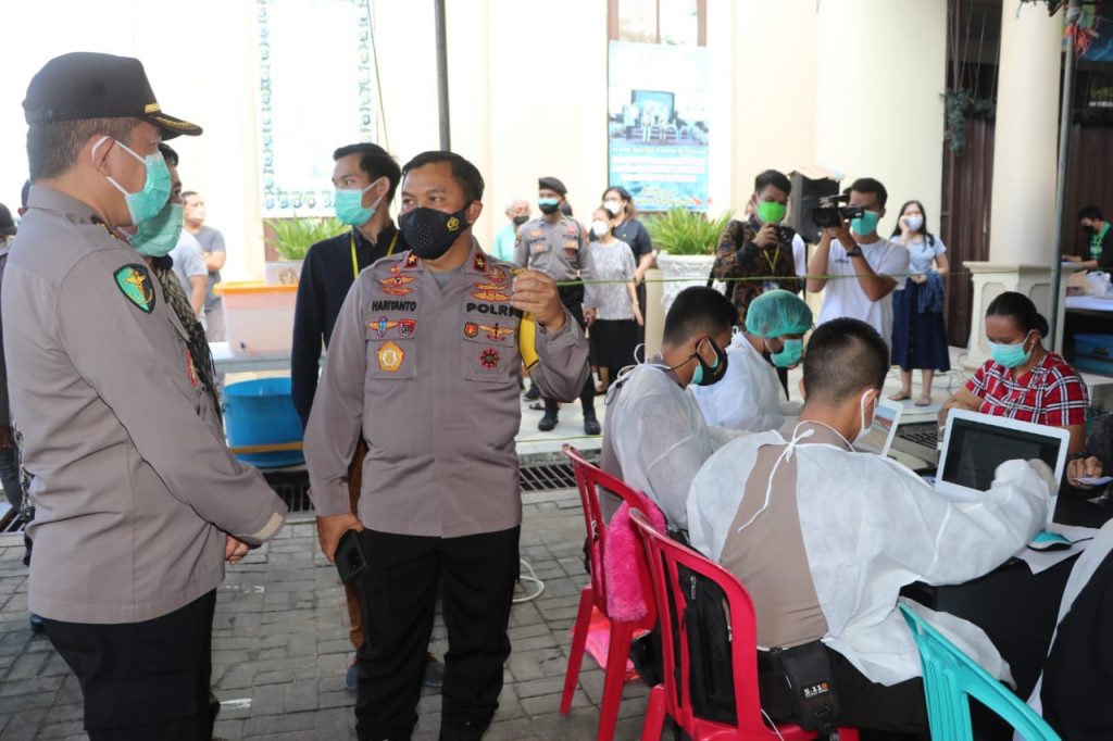 Wakapolda Kaltim Tinjau Pelaksanaan Vaksinasi di Gereja Bethany Balikpapan 7 7
