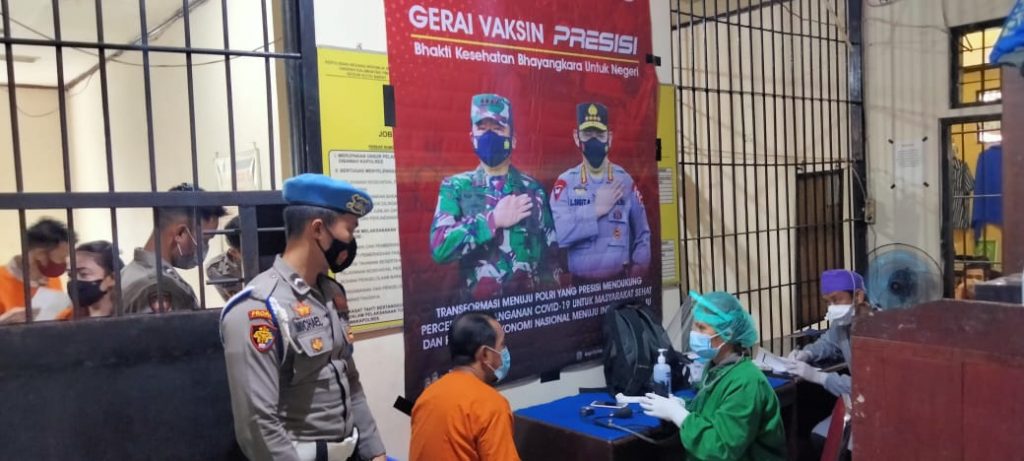 Puluhan Tahanan Polres Kutai Barat Terima Vaksinasi Covid-19 Tahap II 9 12