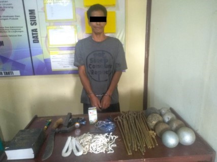 Polisi Amankan Pelaku Pencurian di Perpustakaan SMPN 4 Muara Muntai WhatsApp Image 2021 07 01 at 08.37.28 Phone Phone