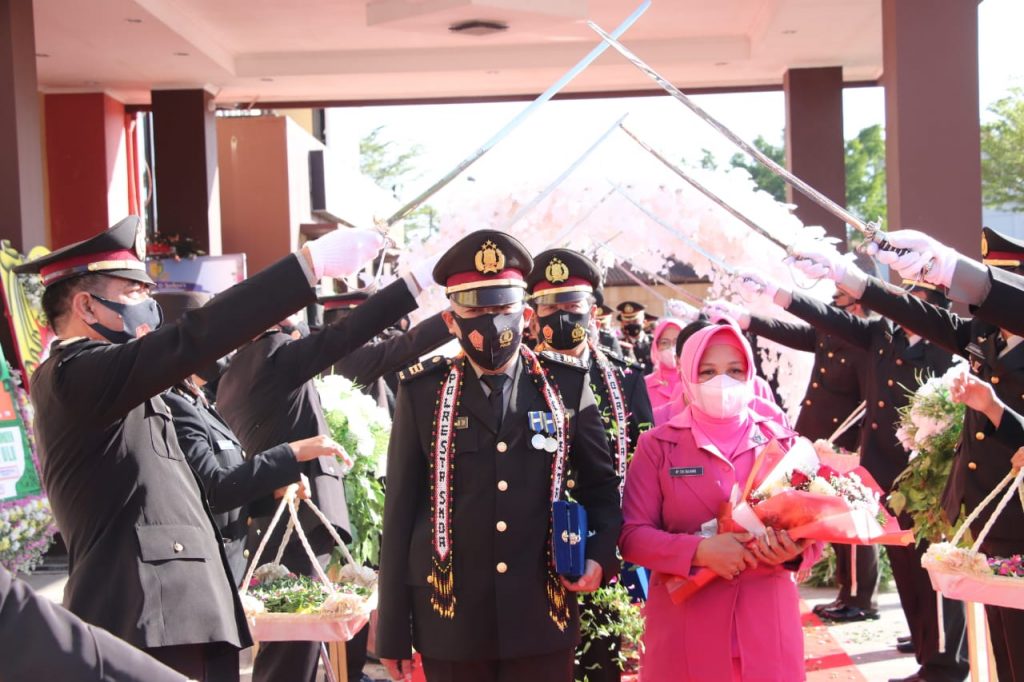 Lepas Anggota Purna Tugas, Polresta Samarinda Gelar Upacara Bakti WhatsApp Image 2021 07 01 at 10.13.32