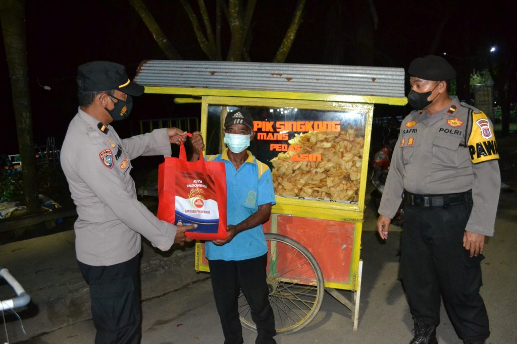 Polres Paser Laksanakan Patroli Skala Besar dan Bagikan Bantuan Sosial Ke Masyarakat WhatsApp Image 2021 07 24 at 14.55.17