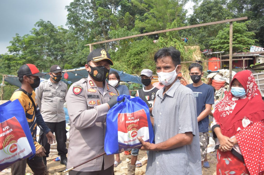 Polres Kutim Bagikan Bansos, TPA Batota Jadi Sasaran WhatsApp Image 2021 07 29 at 11.10.19