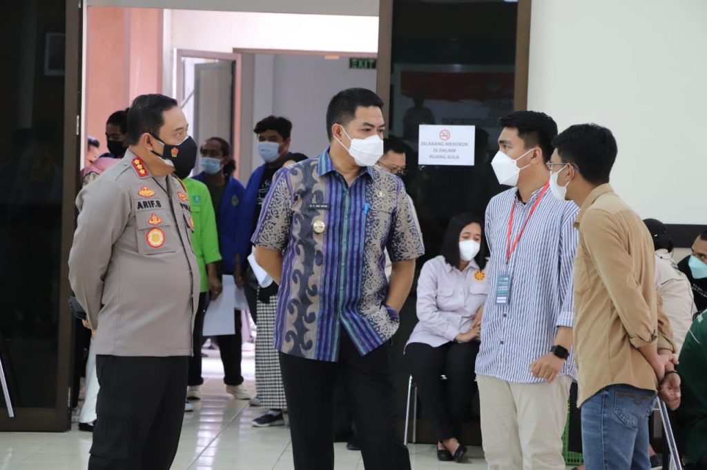 Ratusan Mahasiswa Ikuti Vaksinasi Tahap I di Mako Polresta Samarinda WhatsApp Image 2021 07 29 at 12.10.46