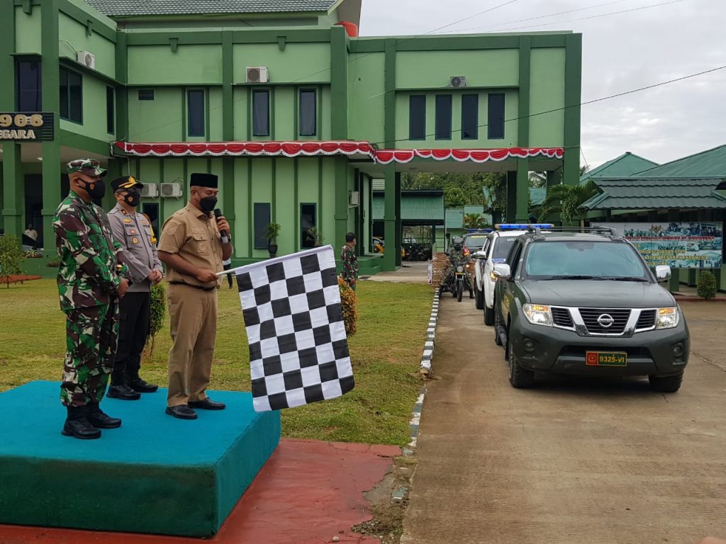 Kapolres Kukar Hadiri Peresmian Aula Darmawangsa Kodim 0906/KKR dan Pemberangkatan Bansos PPKM Level 4 di wilayah Kab. Kutai Kartanegara 12 7