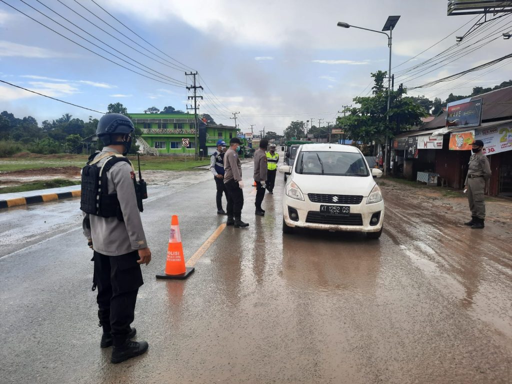 Antisipasi Penyebaran Covid-19, Pos Penyekatan Sungai Siring Tingkatkan Pendisiplinan Prokes Warga Luar Samarinda 2 11