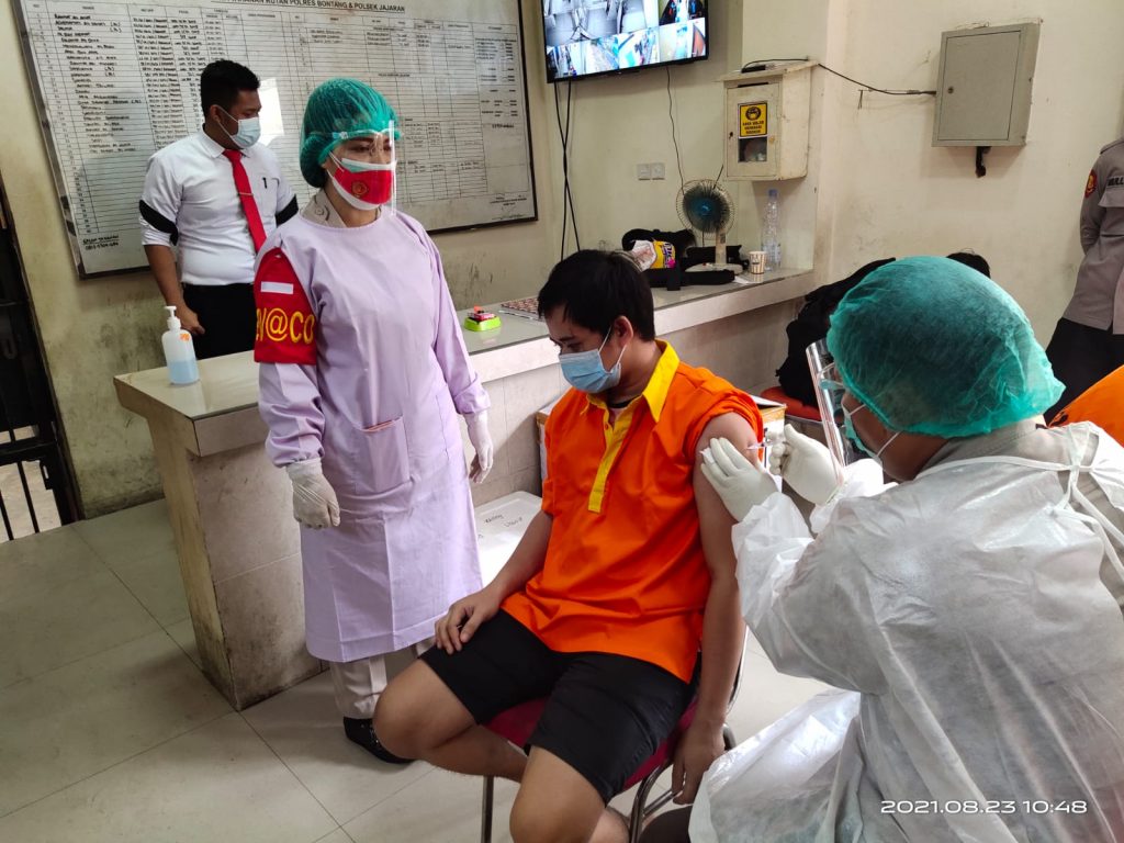 Wujudkan Herd Immunity, 50 Tahanan Polres Bontang Terima Vaksinasi Covid-19 Dosis Pertama 3 13