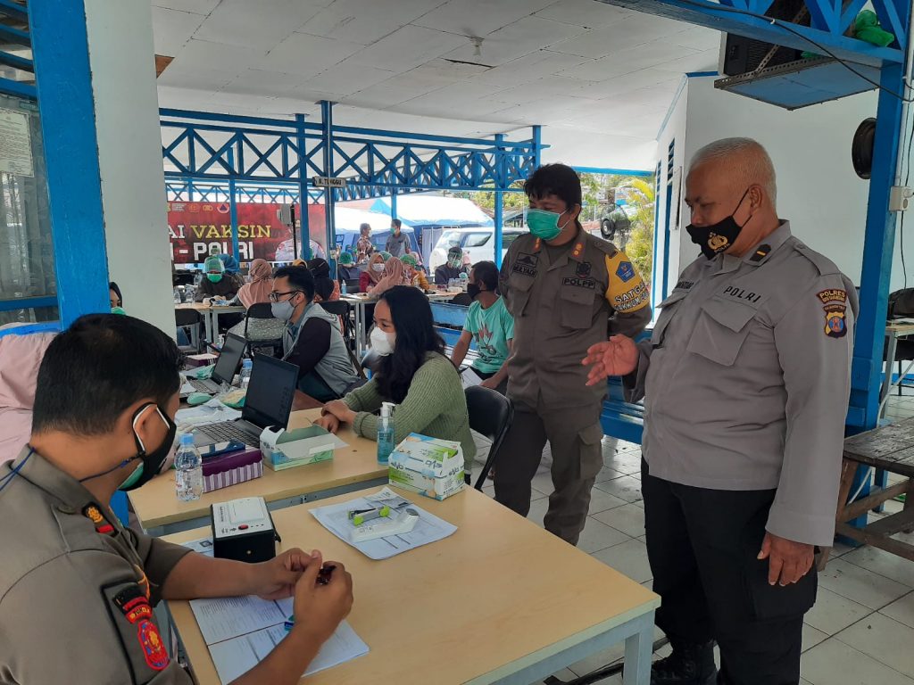 Pastikan Kondusifitas Kamtibmas, Polres Kukar dan Jajaran Polsek Laksanakan Pengamanan Gerai Vaksin TNI – POLRI 6 3