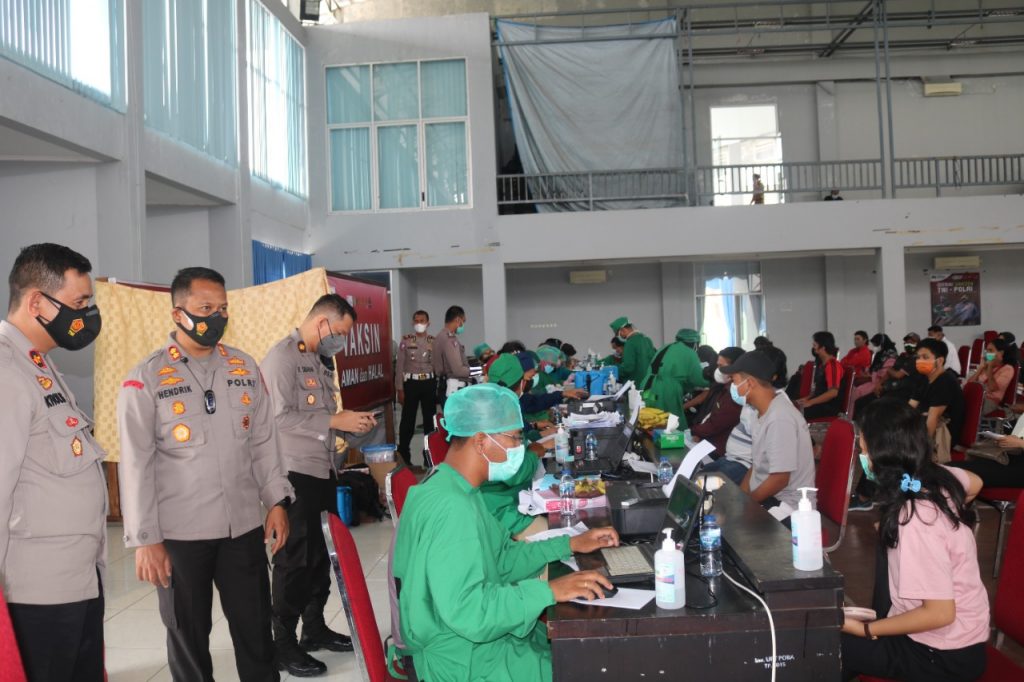 Pastikan Kegiatan Berjalan Lancar, Kapolres PPU Tinjau Gerai Vaksinasi Persisi Tahap I di Graha Pemuda 8 7