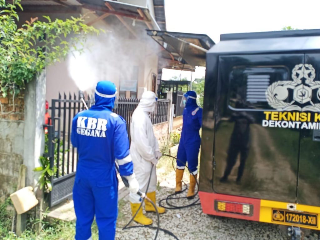 Mengabdi Untuk Negeri, Sub KBR Den Gegana Polda Kaltim Lakukan Penyemprotan Disinfektan di Balikpapan 8E99A11D 23F4 440E B989 277F3640ED78