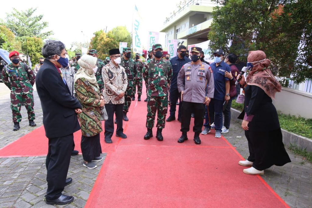 Panglima TNI dan Kapolri Tinjau Vaksinasi Massal UNISA Yogyakarta IMG 20210825 WA0034