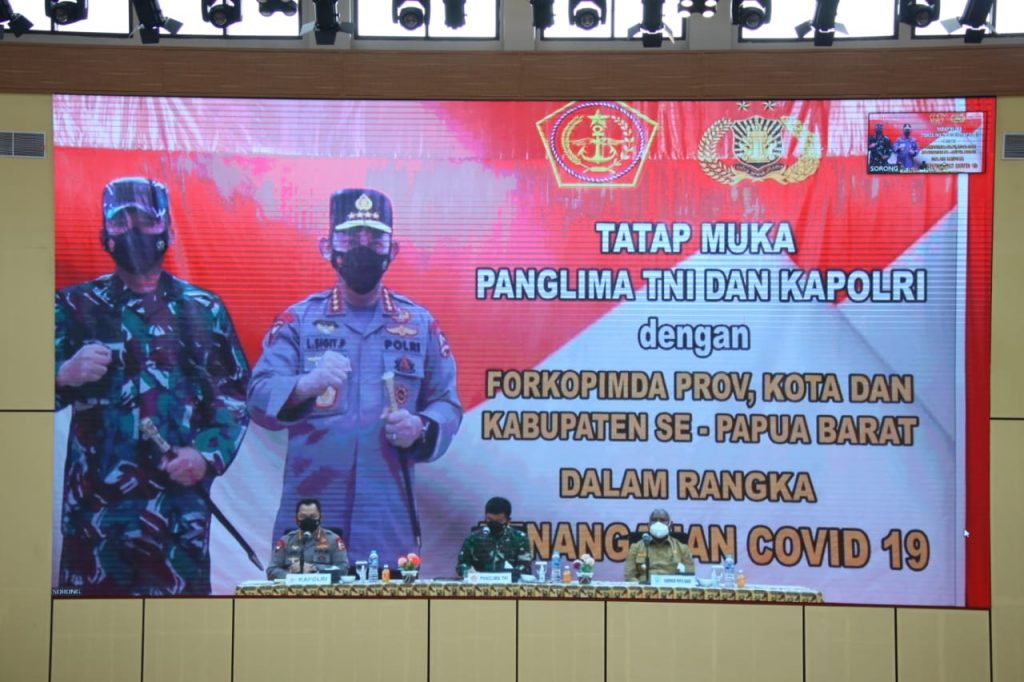 Kapolri Minta Terapkan Pendekatan Adat Istiadat Ajak Warga Papua Barat Isolasi di Isoter IMG 20210828 WA0110