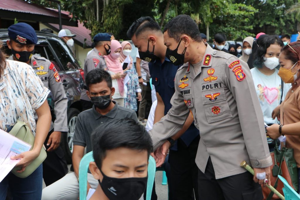 Polda Kaltim Gelar Vaksinasi Massal di Lapangan SPN Polda Kaltim, Targetkan 1.400 Dosis WhatsApp Image 2021 08 02 at 12.58.26