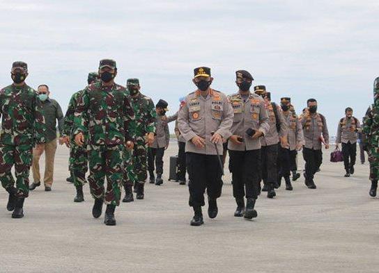 Panglima TNI dan Kapolri Tiba di Bandara SAMS Sepinggan Balikpapan WhatsApp Image 2021 08 05 at 20.46.13
