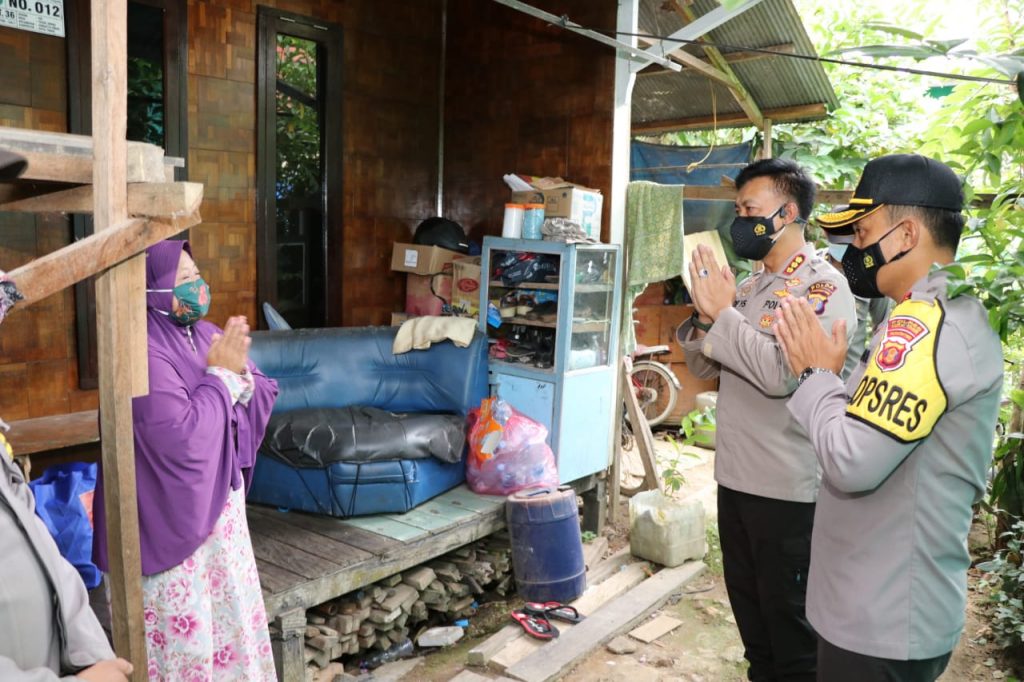 Kunjungi Polres Kutim, Kabid Humas Polda Kaltim Lakukan Supervisi dan Verifikasi Pelaksanaan UMKM WhatsApp Image 2021 08 10 at 17.36.06 1