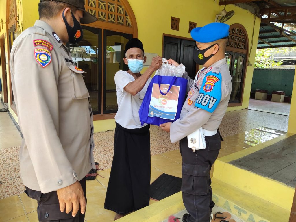 Bentuk Kepedulian Polri, Polsek Loa Janan Bagikan Sembako Ke Warga Terdampak Penerapan PPKM WhatsApp Image 2021 08 11 at 08.50.55