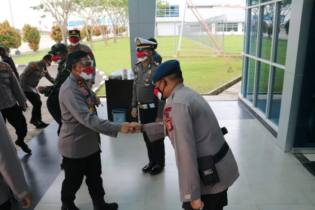 Kunjungan Kerja ke Berau, Kapolres Sambut Kedatangan Wakapolda Kaltim WhatsApp Image 2021 08 25 at 17.40.00