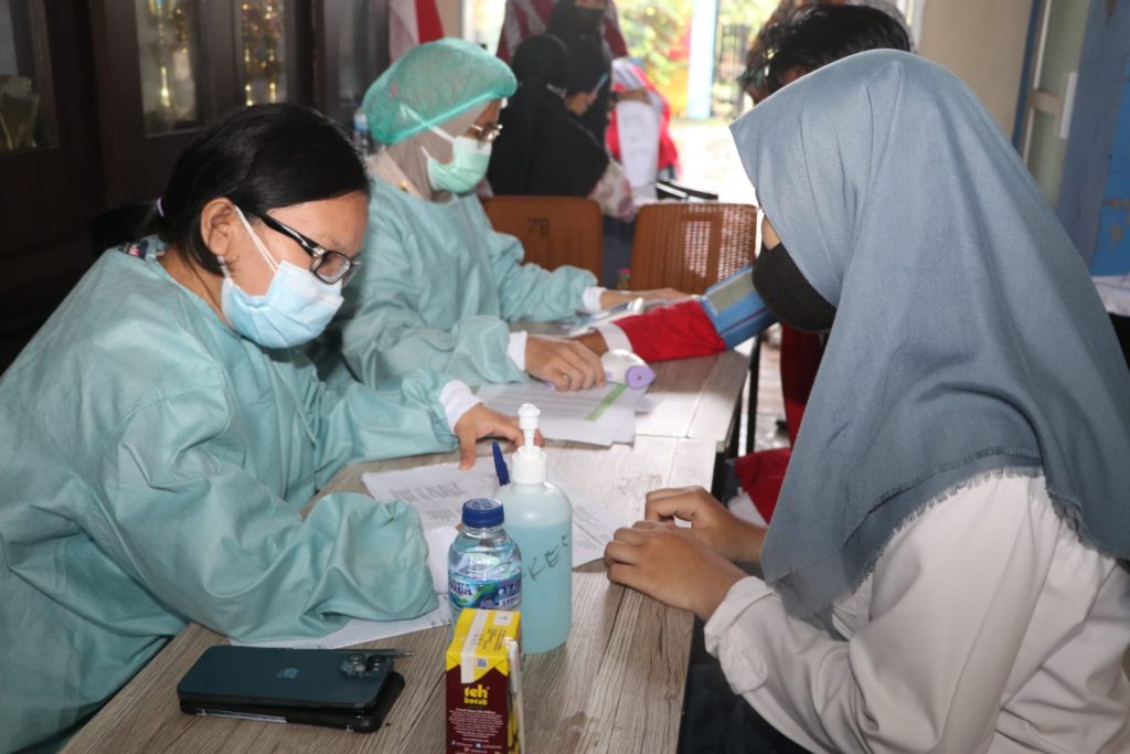 Ratusan Pelajar SMAN 9 Balikpapan Ikuti Vaksinasi di Gerai Vaksin Presisi Polda Kaltim WhatsApp Image 2021 08 30 at 16.27.03