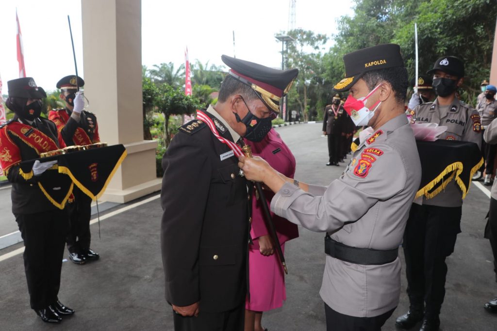 Pimpin Wisuda Purna Bakti, Kapolda Kaltim Lepas 56 Personil Polri WhatsApp Image 2021 08 31 at 11.06.45
