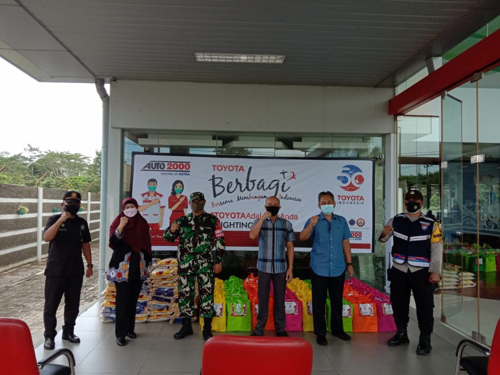 Sinergisitas TNI-Polri, Bhabinkamtibmas dan Babinsa di Bontang Kawal Pendistribusian Paket Sembako kepada Masyarakat 1 4