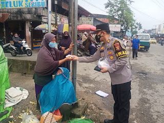 Bagikan Masker kepada Masyarakat, Polsek Jajaran Polresta Balikpapan Antisipasi Penyebaran Covid-19 1 5