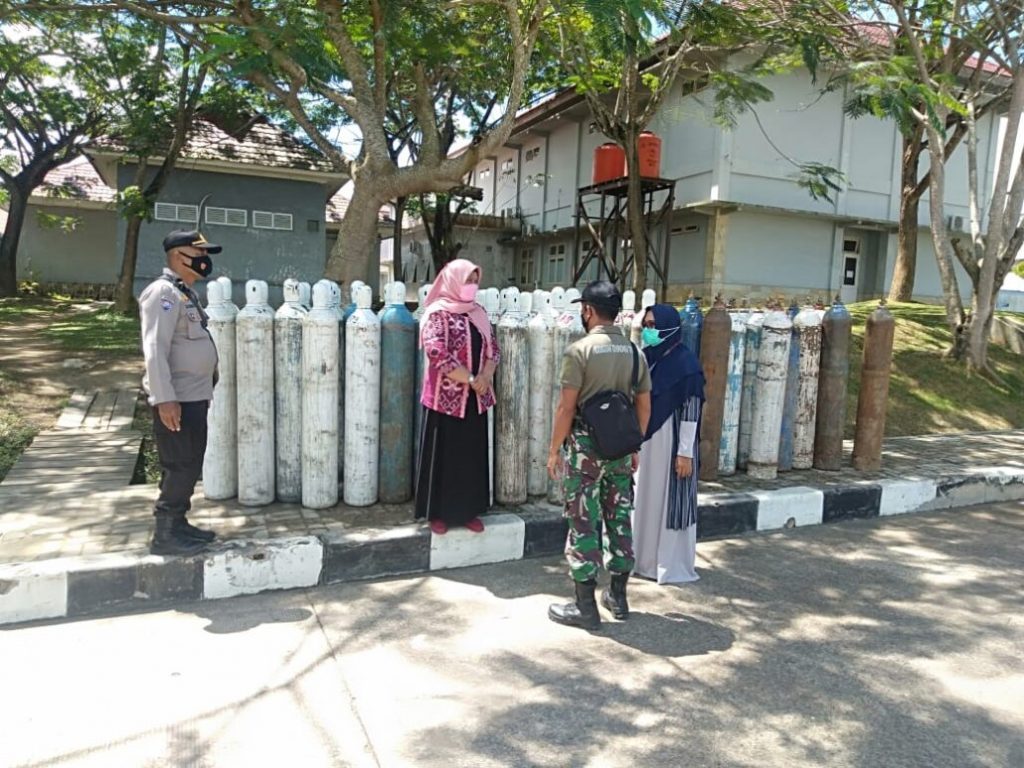 Pastikan Stok Oksigen Cukup, Personel Polres Kukar Sambangi 3 Rumah Sakit 12 8