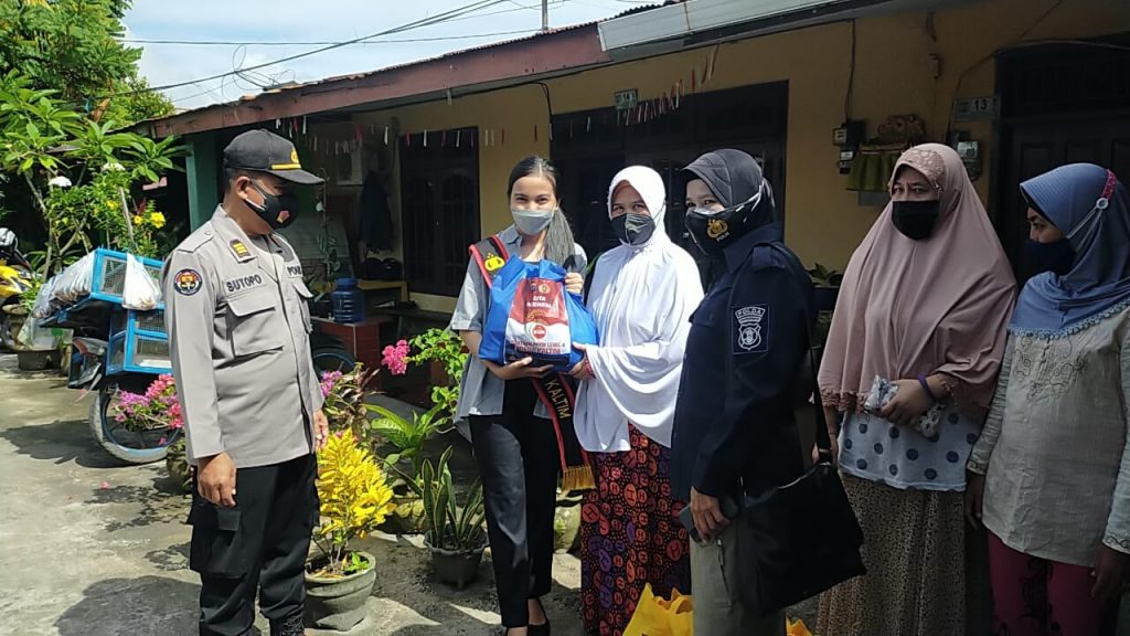 Peduli Ditengah Pandemi, Bid Humas Polda Kaltim Salurkan Bantuan Sosial kepada Masyarakat 22 1