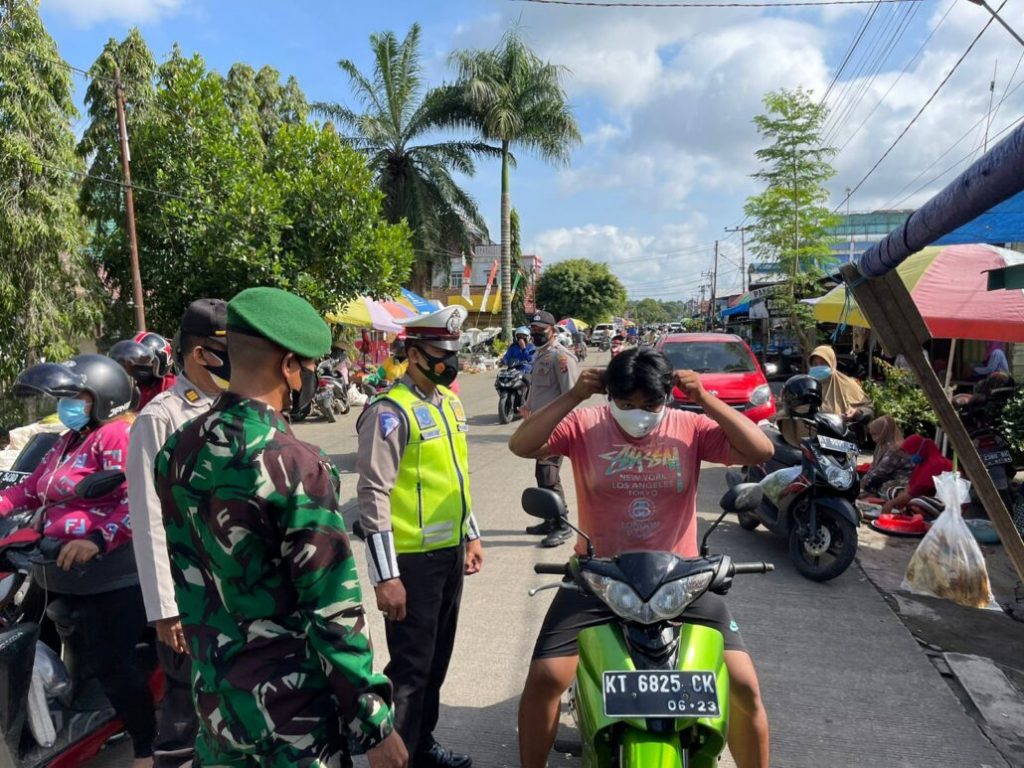 Ditengah Penerapan PPKM Level 4, Polres Kukar Gelar Ops Yustisi Protokol Kesehatan 24 1