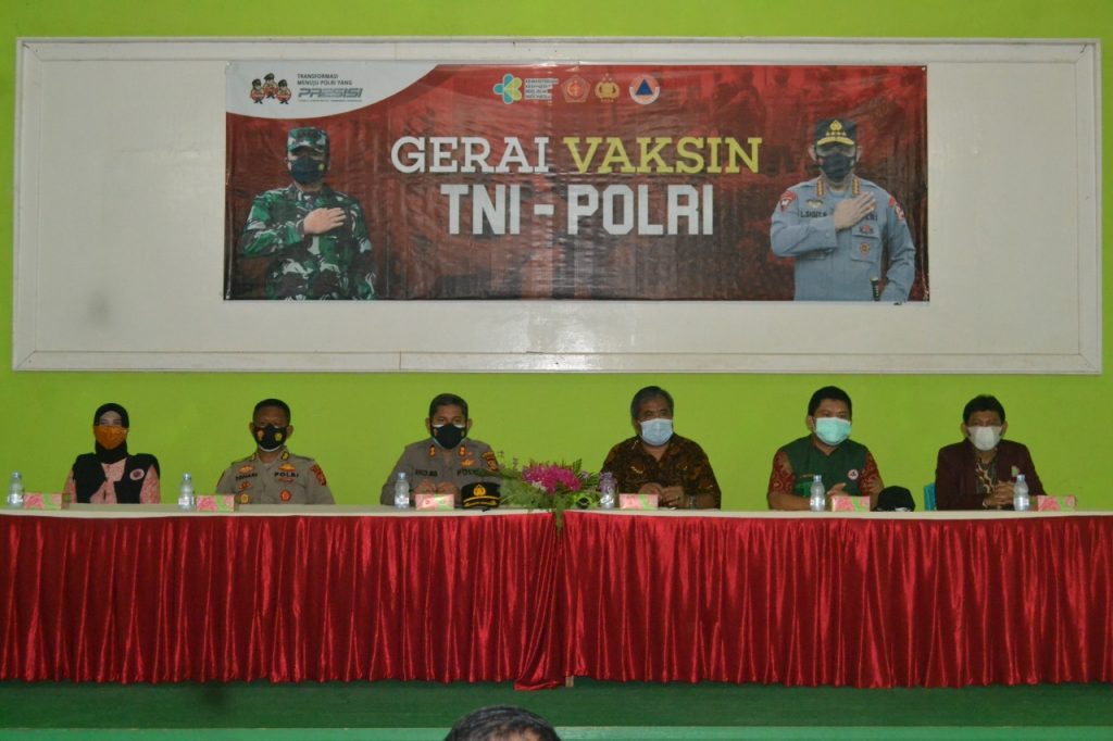 Kapolres Paser kembali Gelar Gerai Vaksinasi Massal Pelajar di SMK Negeri 1 Tanah Grogot 3 7