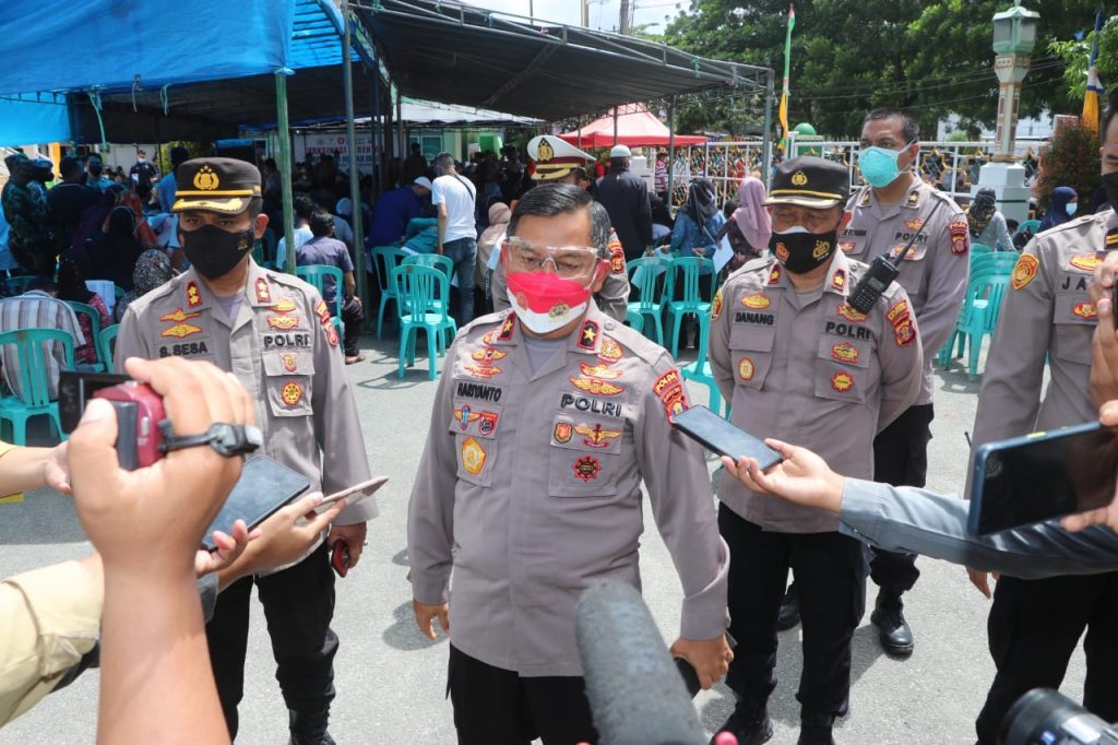 Dengan Target 2000 Dosis, Wakapolda Kaltim Tinjau Gerai Vaksinasi Merdeka di Balikpapan 5 3