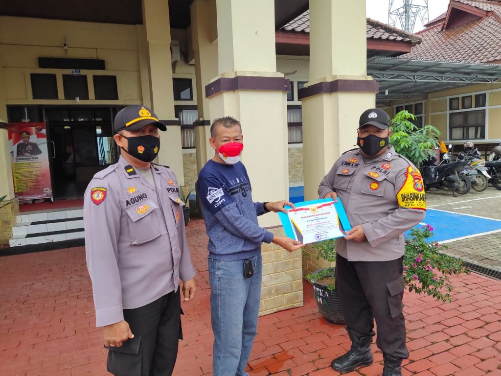 Bhabinkamtibmas Polsek Jajaran Polres Kukar Terima Penghargaan dari Bupati Kutai Kartanegara 6 12