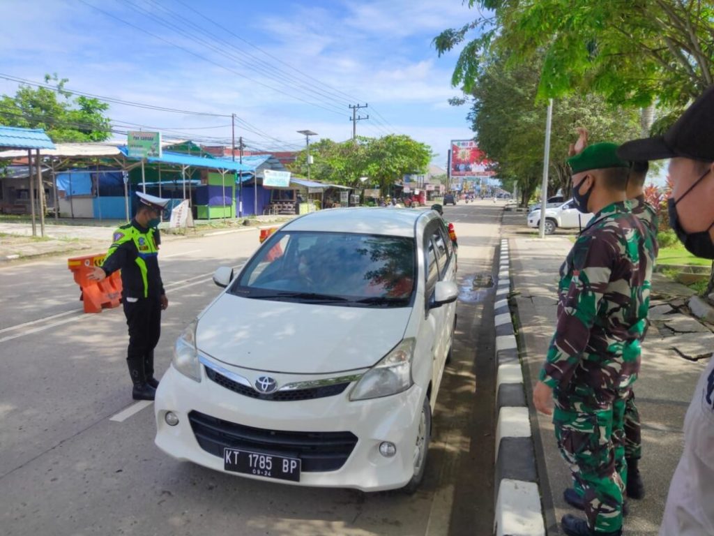 Tegakkan Protokol Kesehatan Ditengah PPKM Level 4, Polres Kukar Gencaran Pos Penyekatan 6 4