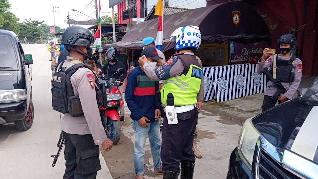 Perketat Penjagaan Pos PPKM, Polsek Jajaran Polresta Samarinda Himbau Warga Disiplin Prokes 7 1