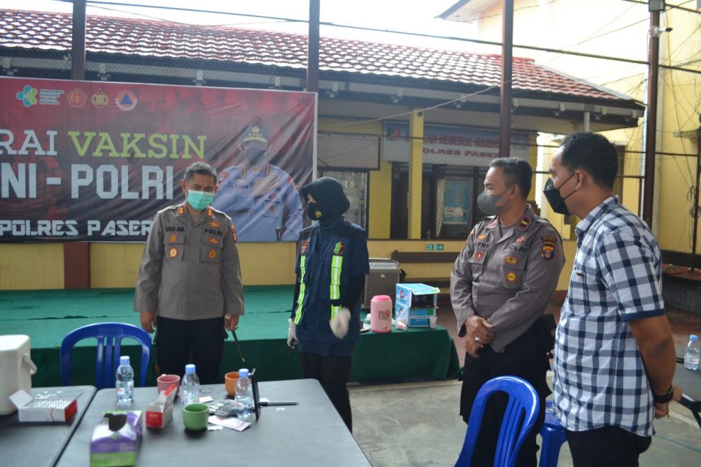 Dukung Percepatan Penanganan Covid-19, Polres Paser Kembali Gelar Gerai Vaksinasi TNI–Polri 7 14