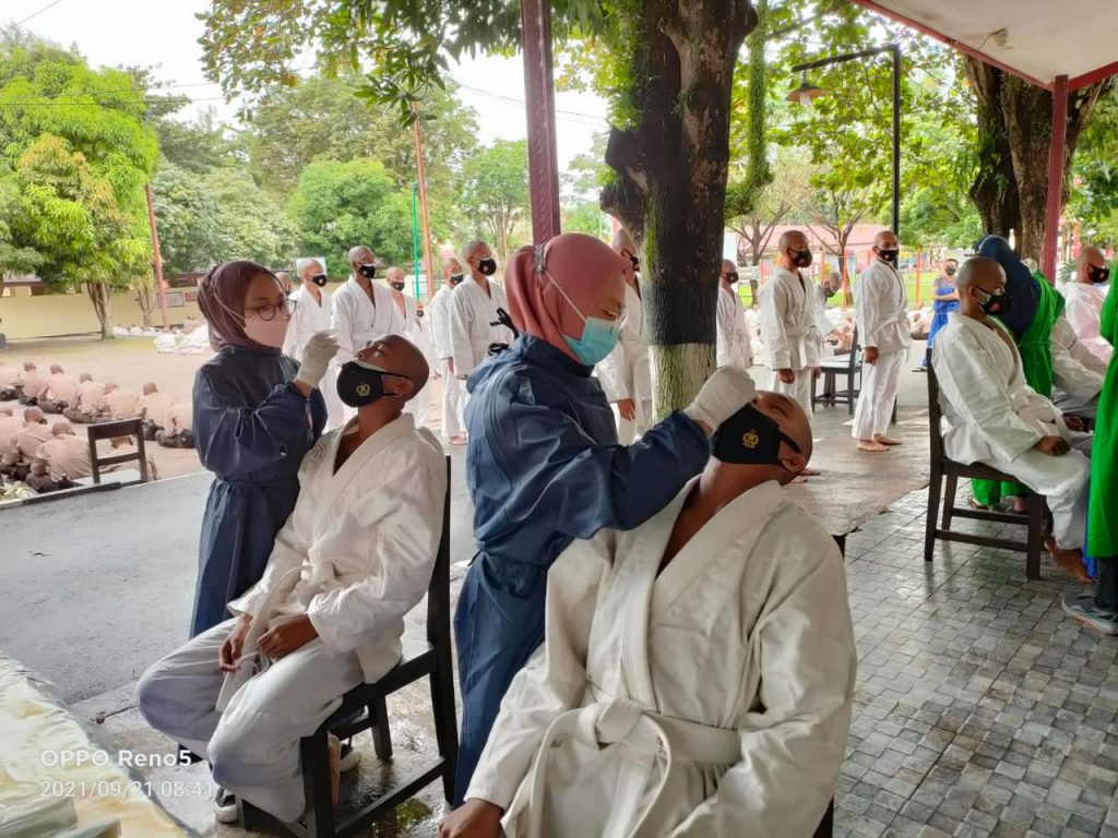 Cegah Penyebaran Covid-19, SPN Polda Kaltim Laksanakan Swab Massal kepada Seluruh Siswa dan Pengasuh 7 9