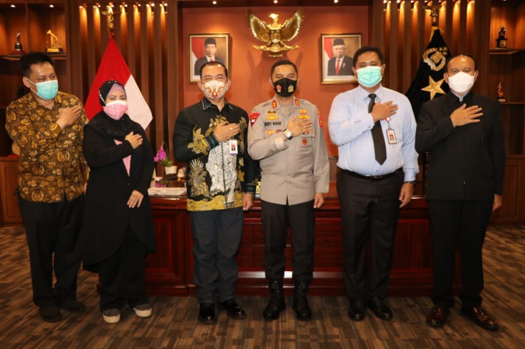 Jalin Silahturahmi, Kapolda Terima Audiensi Dari OJK Kaltim 8 12